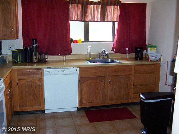 Big 12x11 eat in kitchen