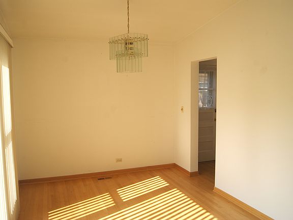5th image of 9437 Karlov Ave