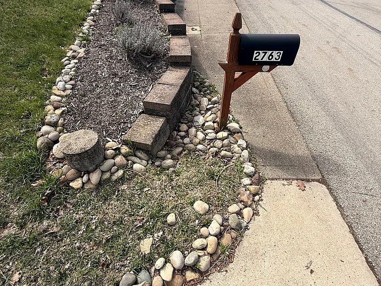 2763 Locust Dr — Photo 3