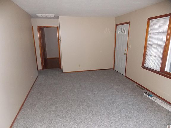 2nd image of 512 Elm St