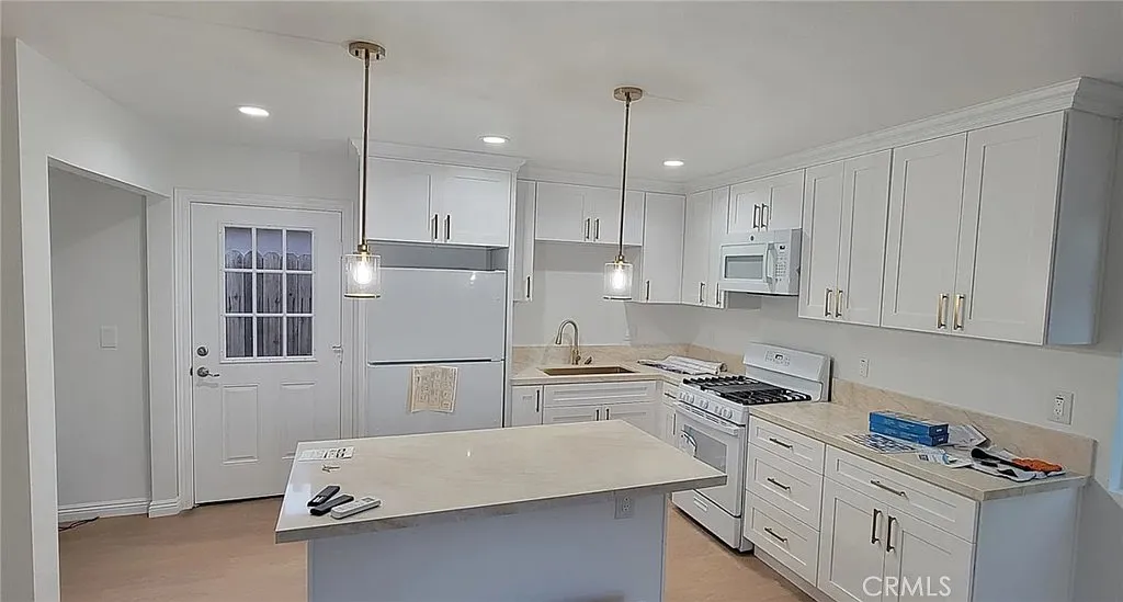 2 bed, 780 sqft, $2,800 — Photo 1