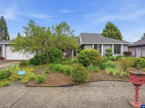 342 McLaughlin Dr, Woodburn, OR 97071