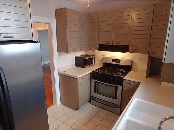 4th image of 5011 E Seminary Ave