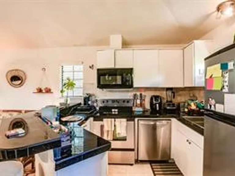 2400 Thornton Rd — Photo 9
