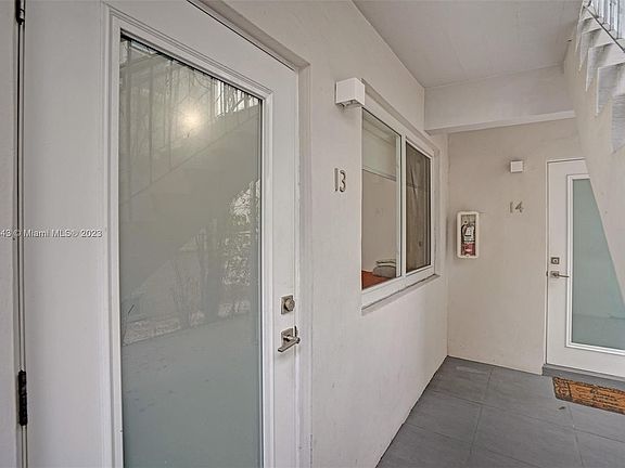3rd image of 1035 Euclid Ave APT 13
