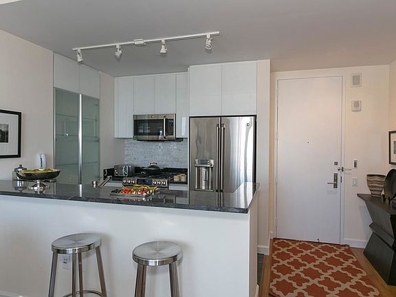 5th image of 160 W 62nd St APT 22E