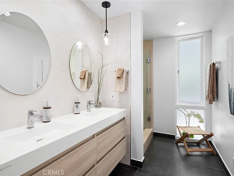 1061 Skyline Dr — Photo 19