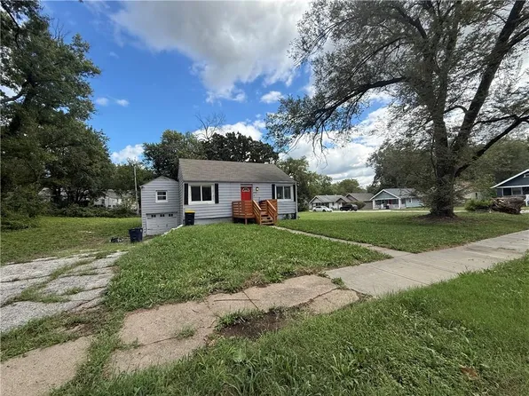 6741 Agnes Ave, Kansas City, MO 64132