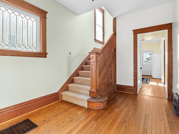 3rd image of 20 Fairview Ave