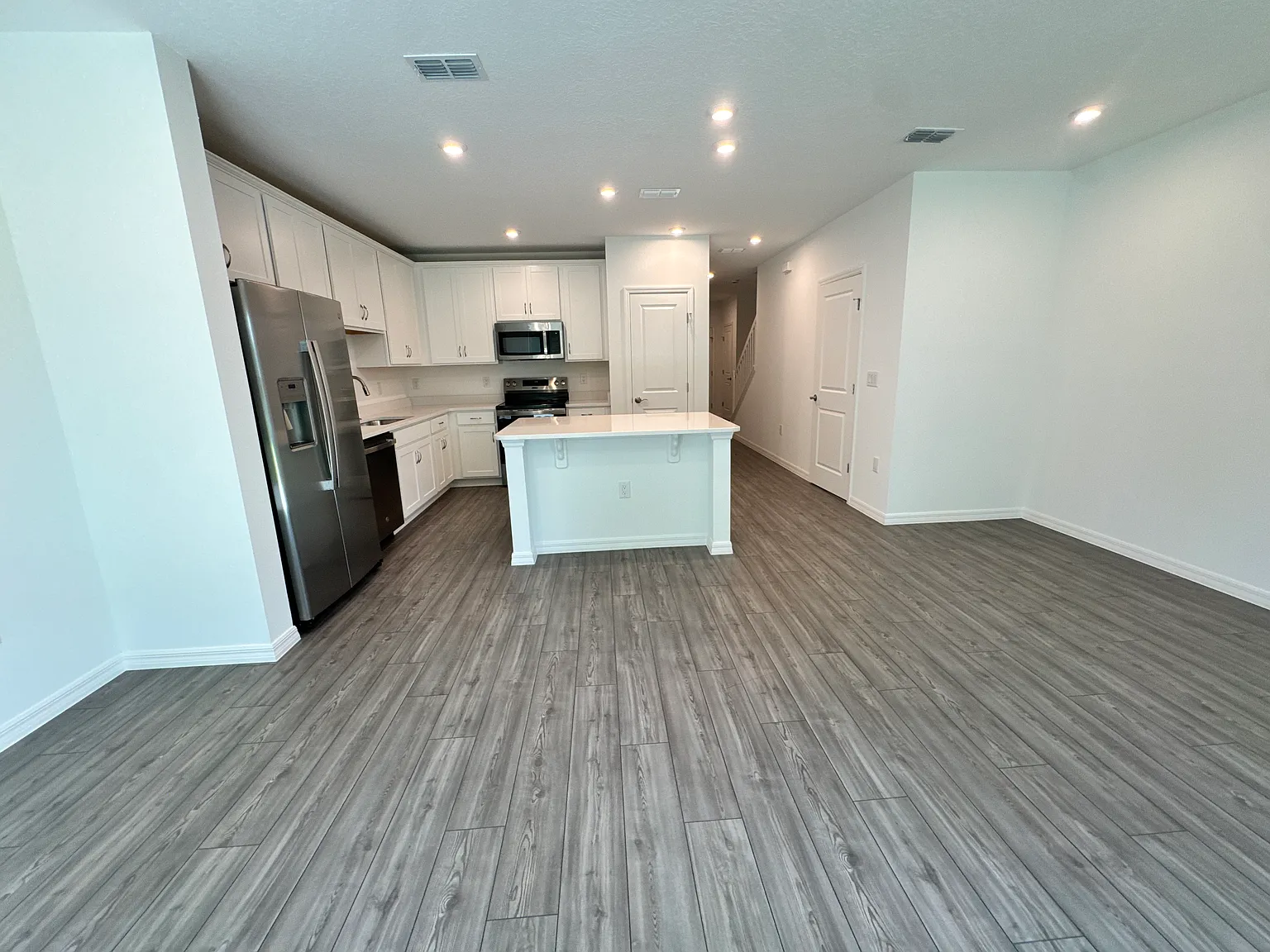 Unfurnished 3/2.5 Townhome In Tavares — Photo 2