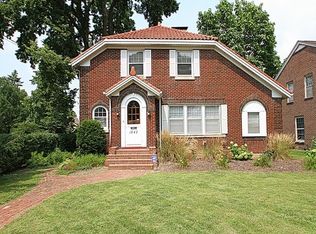 1842 E State St, Rockford, IL 61104