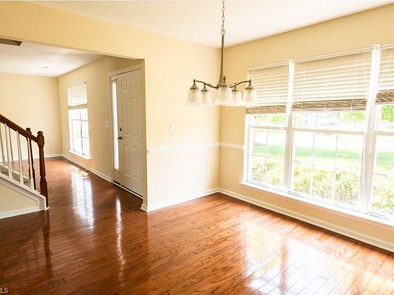 4th image of 1185 Birch Hill Dr