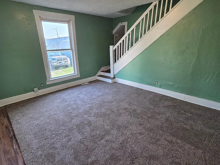 1039 N Lafountain St — Photo 12