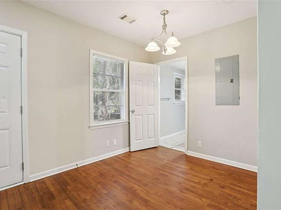 5th image of 1840 Camellia Dr