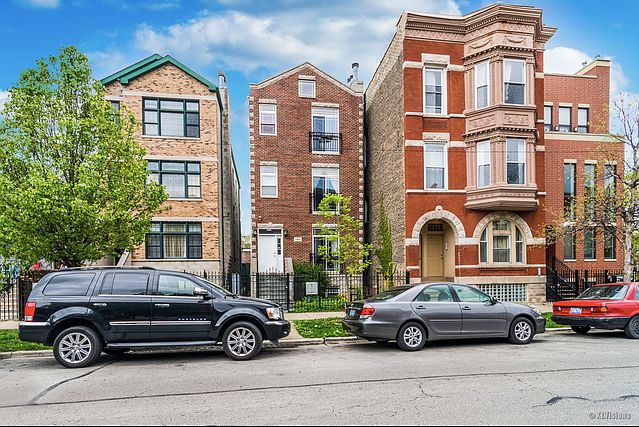 1st image of 1452 N Artesian Ave #3