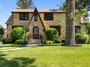 304 Laurel Ave, Libertyville, IL