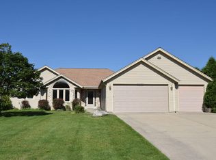 W227N7253 Woodland Creek Dr, Sussex, WI 53089
