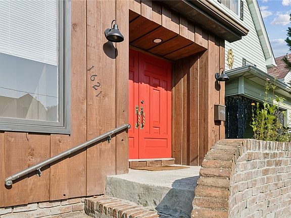 3rd image of 1621 Leishman Ave