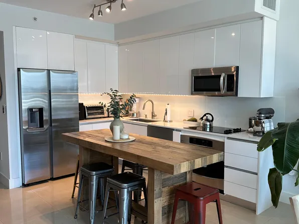 90 SW 3rd St APT 1603, Miami, FL 33130