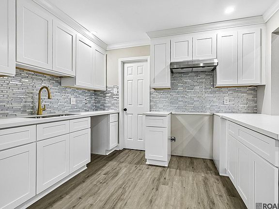 5th image of 8724 Pecan Tree Dr