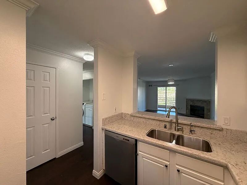2 bed, 2.0 bath, 934 sqft, $3,150 — Photo 3