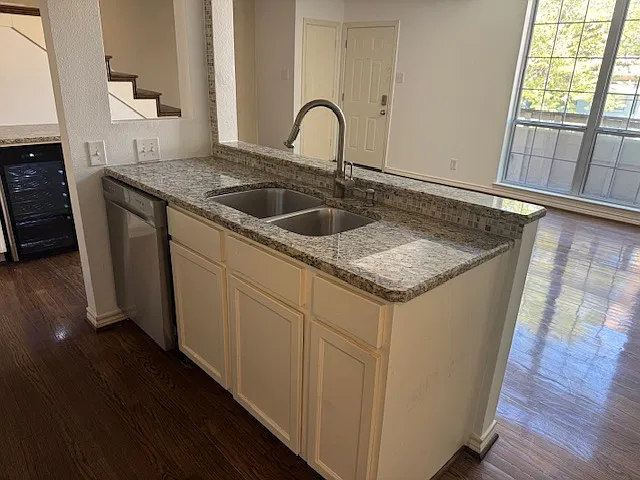 2 bed, 1646 sqft, $2,500 — Photo 2