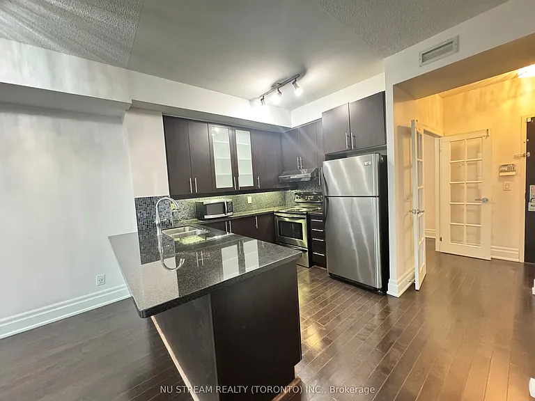 39 Upper Duke Cres #318 — Photo 5