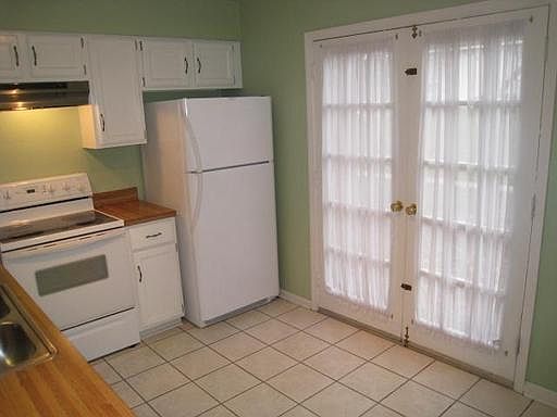 4th image of 2829 Chateau Cir S
