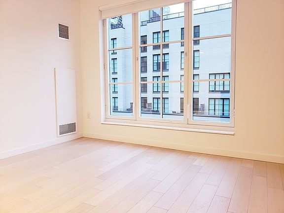 5th image of 535 W 43rd St APT S14e
