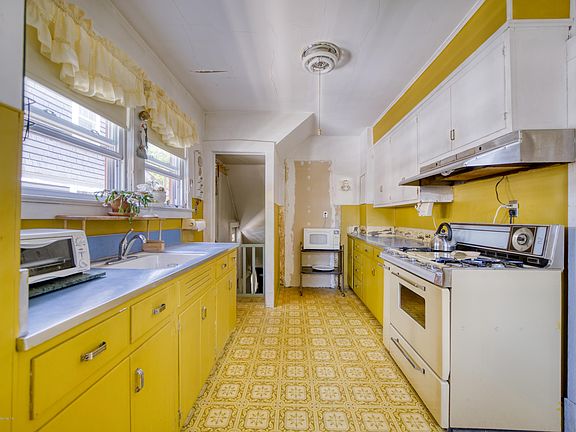 5th image of 28 Neal Dow Ave