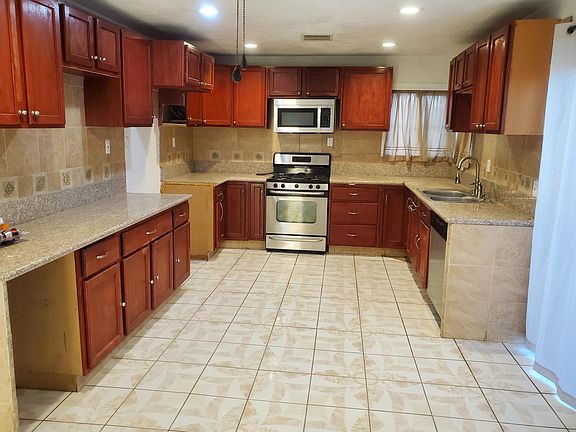 4th image of 25020 E 7th St