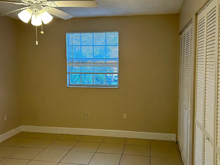 408 Banyon Tree Cir #200 — Photo 2
