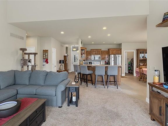 5th image of 4504 Stonebridge Dr W