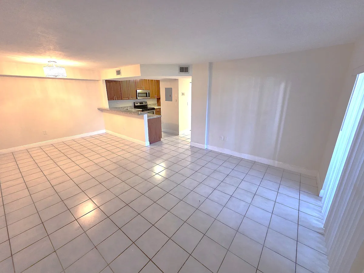 Building Photo - 8560 SW 212th St #106
