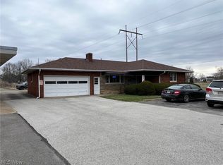 2256 Parkman Rd NW, Warren, OH 44485