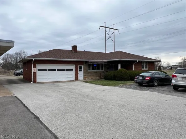 2256 Parkman Rd NW, Warren, OH 44485