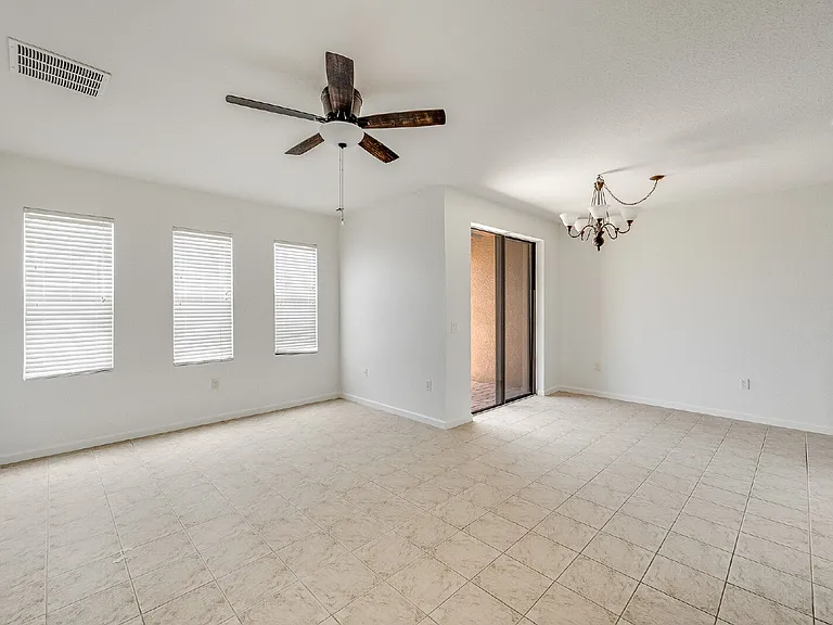 733 Ventura Dr — Photo 15
