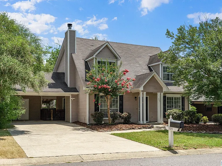 205 Brookhollow Dr — Photo 2