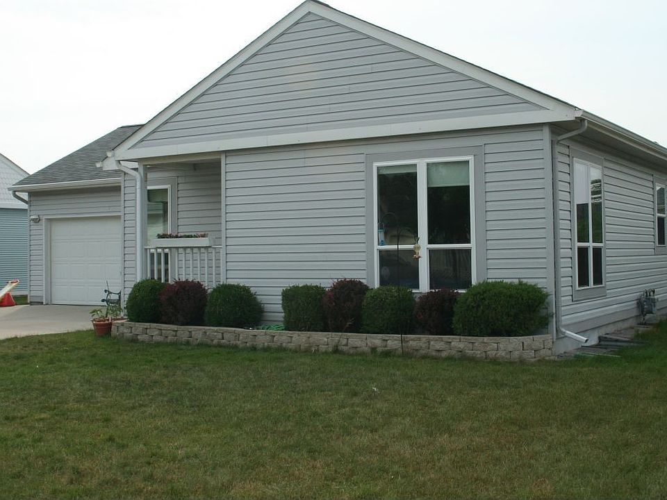 1120 Phoenix Attached 2.5 car garage