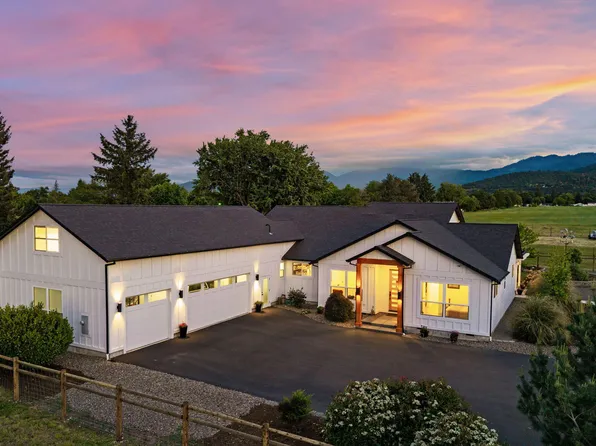 1827 Houston Rd, Phoenix, OR 97535