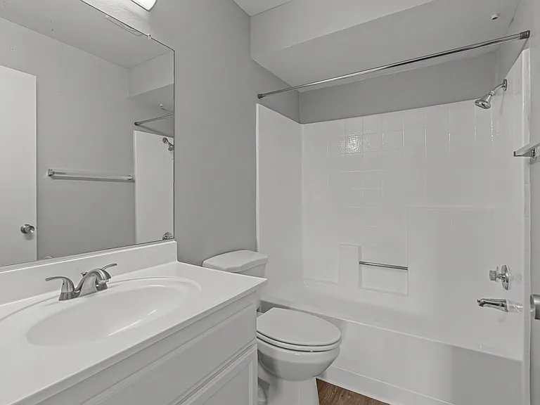 La Sierra Apartments — Photo 46
