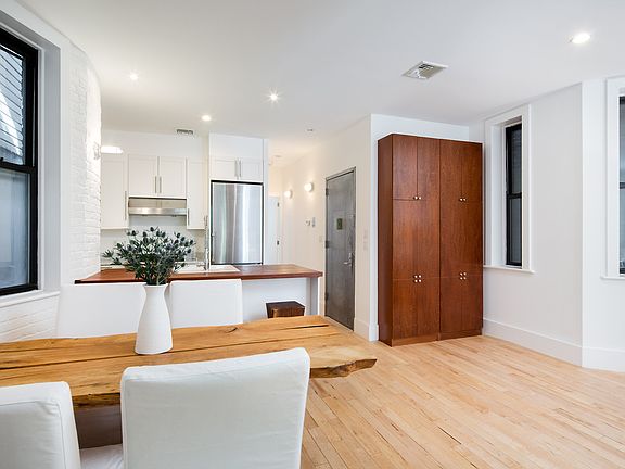 3rd image of 225 15th St APT 2