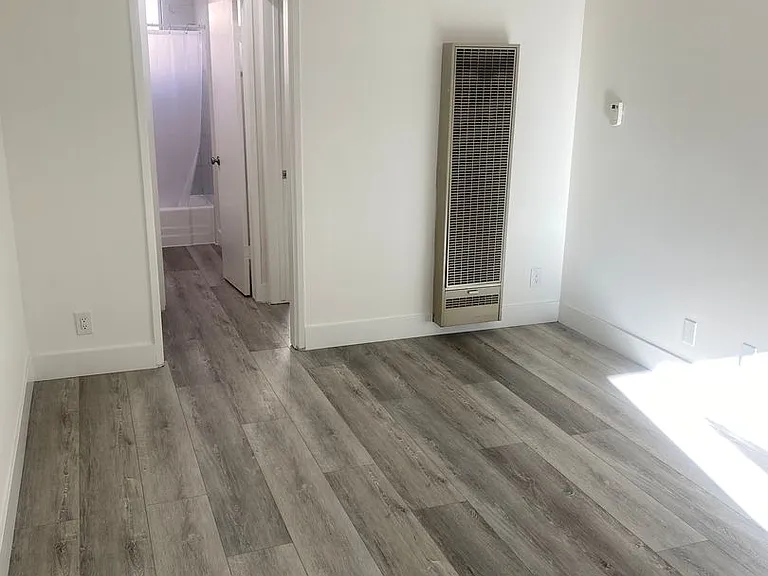 1502 Wellesley Ave — Photo 2