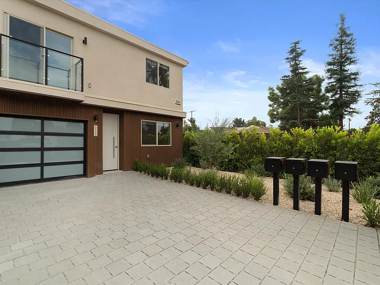 5530 1/2 Sunnyslope Ave — Photo 2
