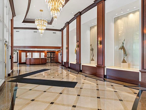 4th image of 411 N New River Dr #1402