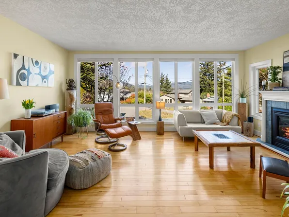 3223 Sedgwick Rd, Colwood, BC V9C 3H7