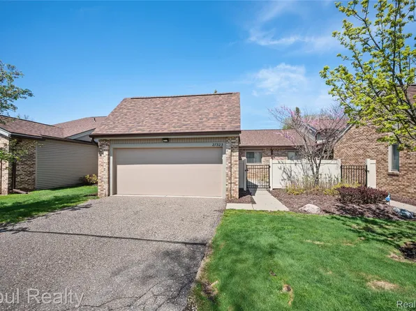 27323 Apple Blossom Ln, Southfield, MI 48034