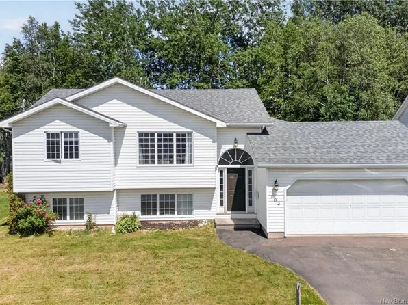 103 Thomas St, Dieppe, NB E1A 5W2