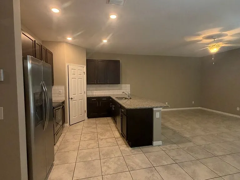 1039 San Cristobal Ave — Photo 1
