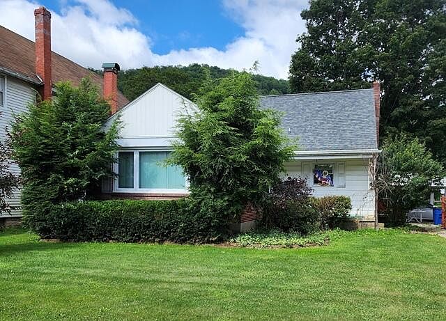 1st image of 423 Woodland Ave
